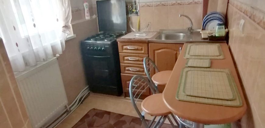 Apartament 4 camere 80 mp, etajul 1, zona Bazinul Olimpic