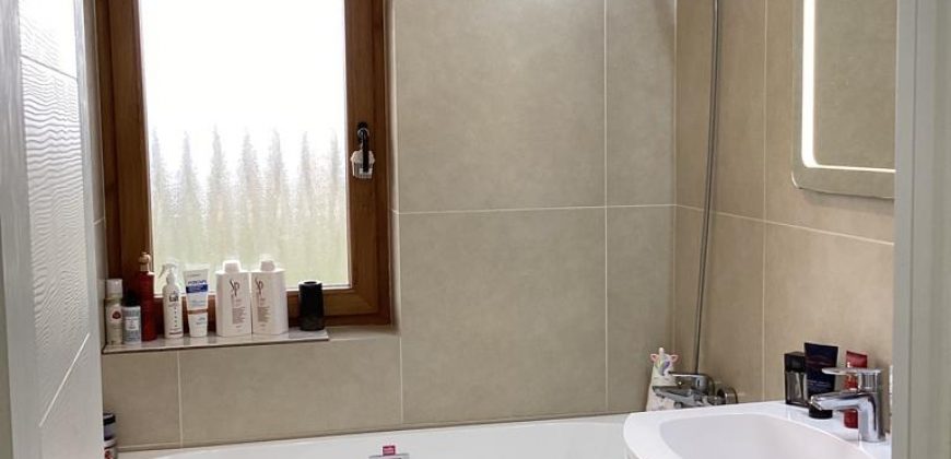 Casă cu 4 camere și garaj, în Alba Iulia.