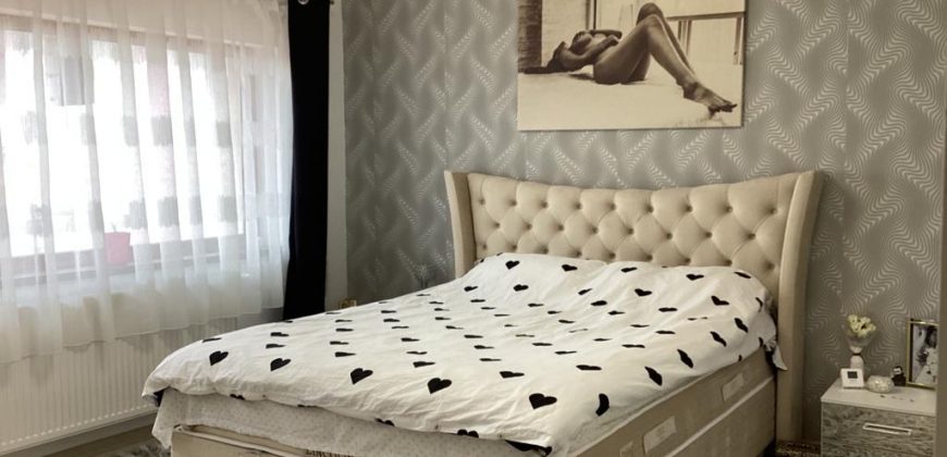 Casă cu 4 camere și garaj, în Alba Iulia.