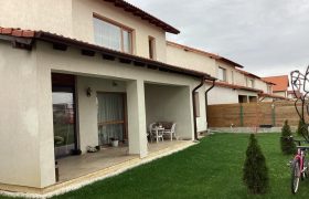 Casă cu 4 camere și garaj, în Alba Iulia.