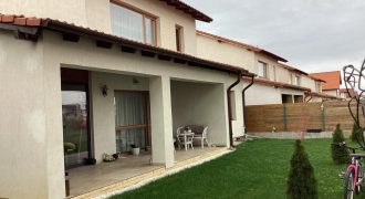 Casă cu 4 camere și garaj, în Alba Iulia.