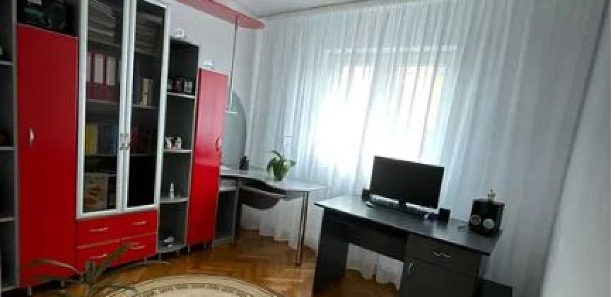 Apartament 5 camere decomandat, Cetate, etaj 1!