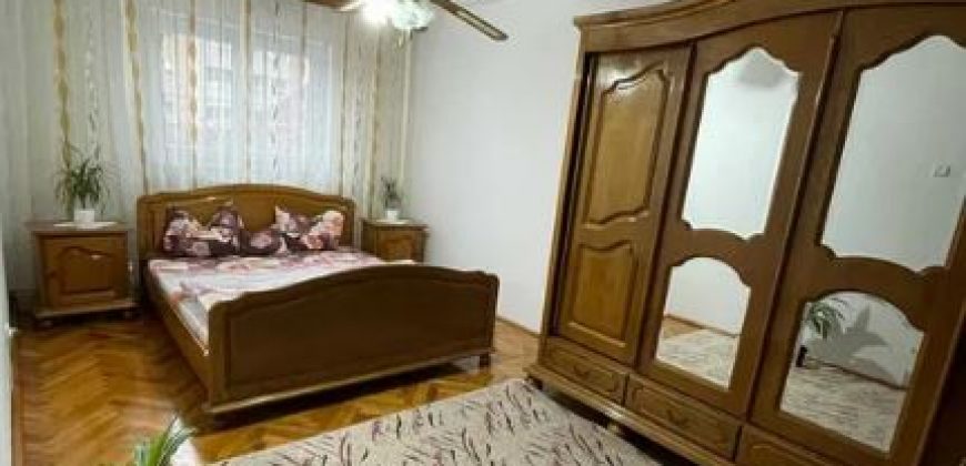 Apartament 5 camere decomandat, Cetate, etaj 1!