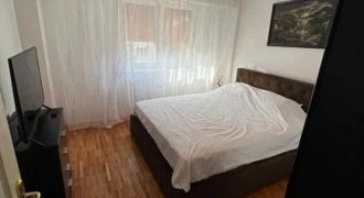 Apartament 3 camere decomndat , Centru, etaj 1 !