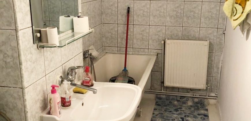 Apartament 2 camere Cetate, etajul 1 !