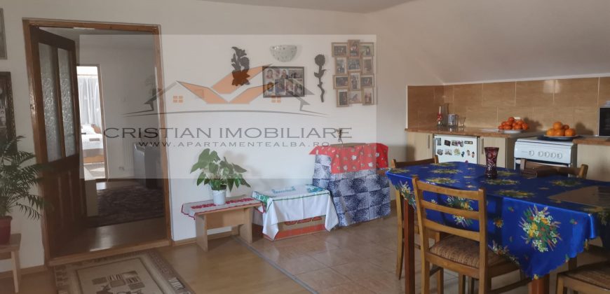 Casa de vanzare in Ighiu ,7 camere, 3 bai, teren 2159mp!