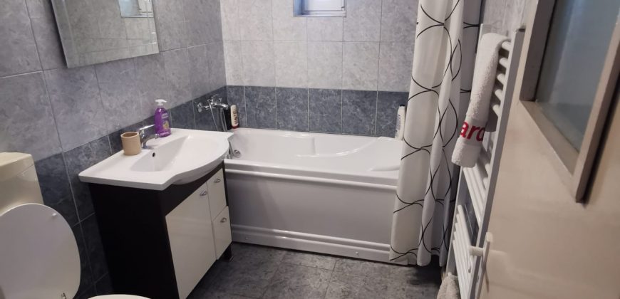 Apartament 3 camere decomandat Cetate , mobilat, utilat!