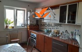 Apartament 2 camere Cetate, etaj 3 !