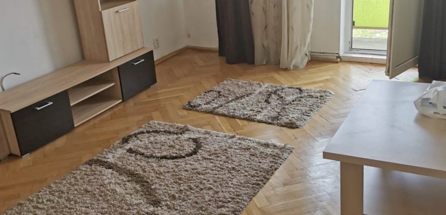 Garsoniera Cetate-Piata, etaj 3, bloc de apartamente!