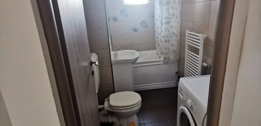 Garsoniera Cetate-Piata, etaj 3, bloc de apartamente!