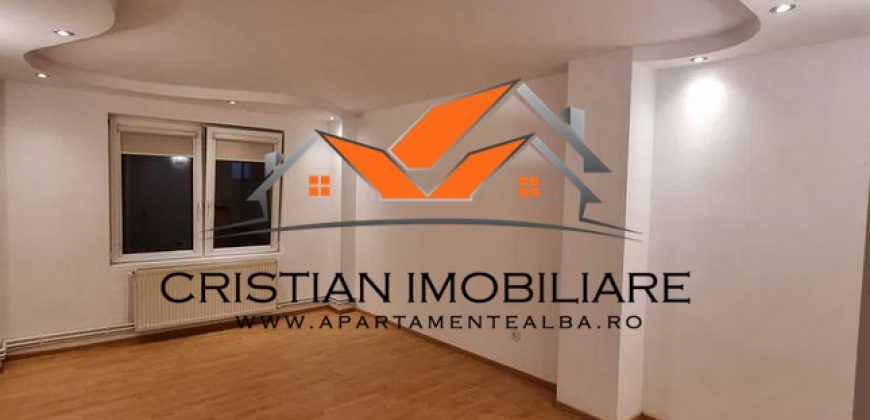 Apartament 4 camere decomandat, 2 bai, zona Centru!