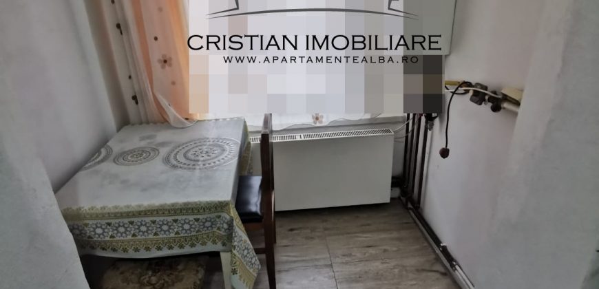 Garsoniera, etaj 2, mobilata, utilata, Cetate !