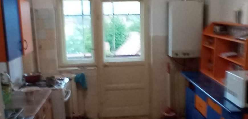 Apartament 4 camere decomandat, 2 bai, cu garaj in bloc, Cetate !