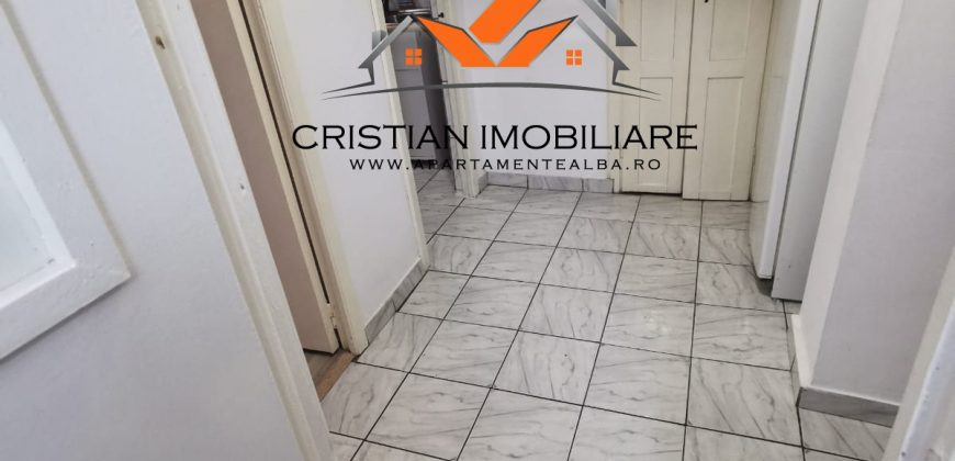 Garsoniera, etaj 2, mobilata, utilata, Cetate !