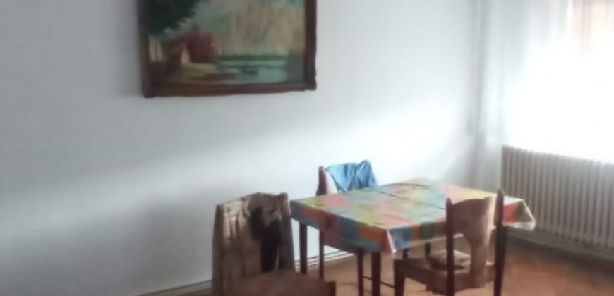 Apartament 4 camere decomandat, 2 bai, cu garaj in bloc, Cetate !