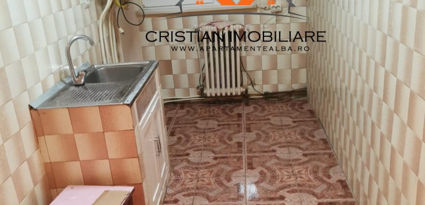 Apartament 2 camere decomandat , etaj intermediar, bloc cu lift, Cetate!