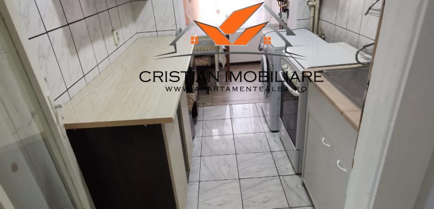 Garsoniera, etaj 2, mobilata, utilata, Cetate !