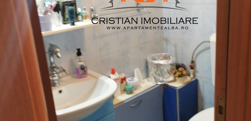 Apartament 3 camere decomandat,cu 2 bai, Cetate-Mercur !