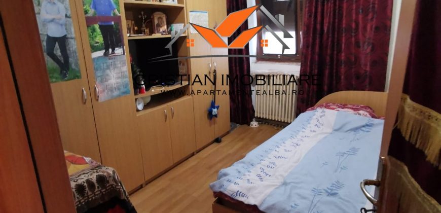 Apartament 3 camere decomandat,cu 2 bai, Cetate-Mercur !