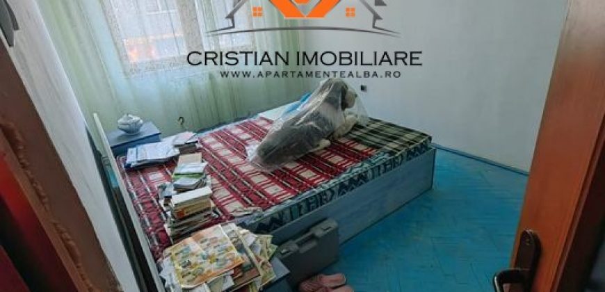 Apartament 4 camere, decomandat, etaj 1, cu garaj si pivnita,Cetate!