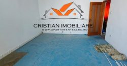 Apartament 4 camere, decomandat, etaj 1, cu garaj si pivnita,Cetate!