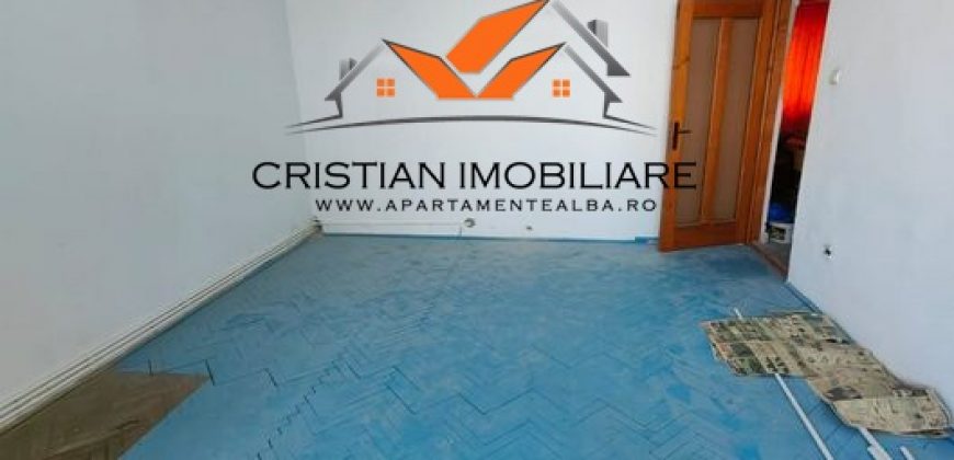 Apartament 4 camere, decomandat, etaj 1, cu garaj si pivnita,Cetate!