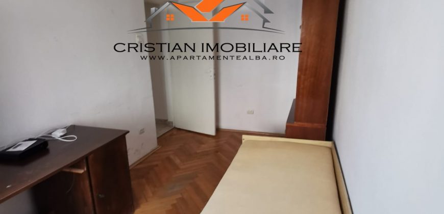 Apartament 3 camere decomandat,etaj 1, 2 bai, Cetate !