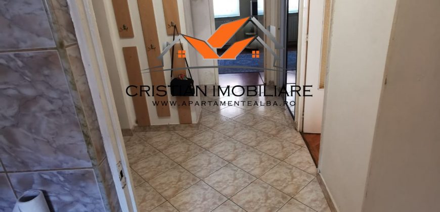 Apartament 3 camere decomandat,etaj 1, 2 bai, Cetate !