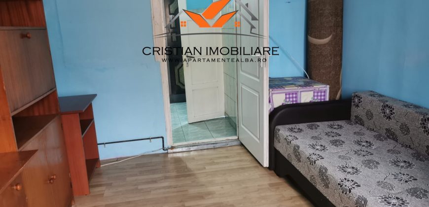 Garsoniera, etaj 3, Cetate!