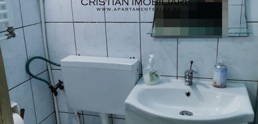 Garsoniera, etaj 3, Cetate!