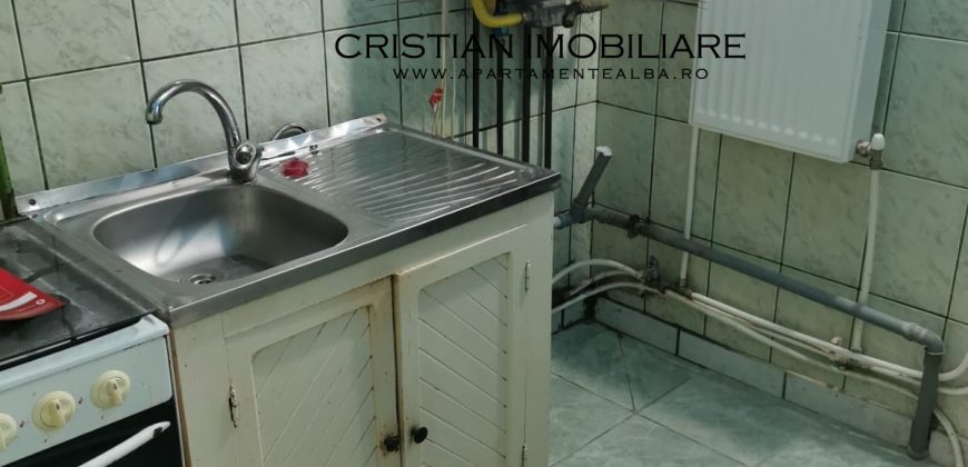 Garsoniera, etaj 3, Cetate!