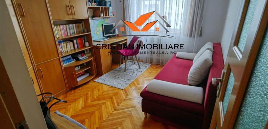Apartament 3 camere decomandat Cetate-Mercur !