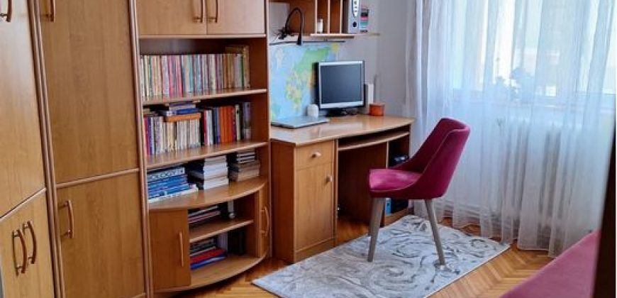 Apartament 3 camere decomandat Cetate-Mercur !