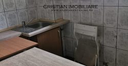 Garsoniera , bloc de apartamente, Parter, Cetate !
