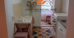 Garsoniera , etaj 1, mobilata, utillata, Cetate!