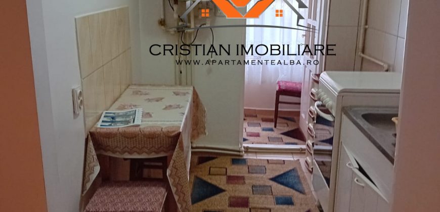 Garsoniera , etaj 1, mobilata, utillata, Cetate!