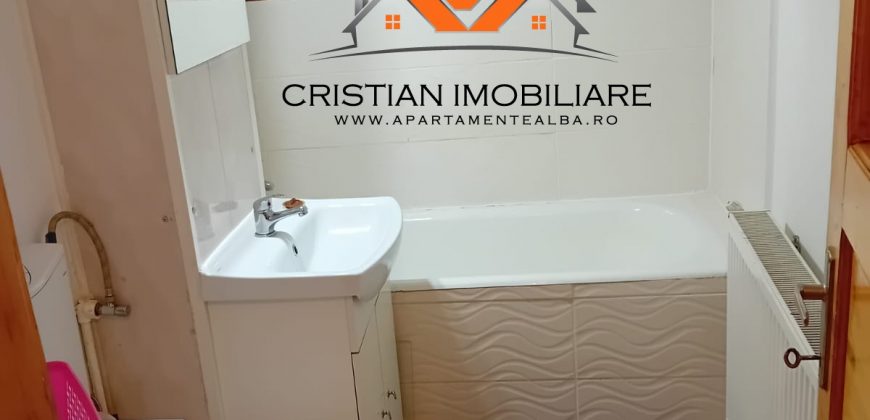 Garsoniera , etaj 1, mobilata, utillata, Cetate!