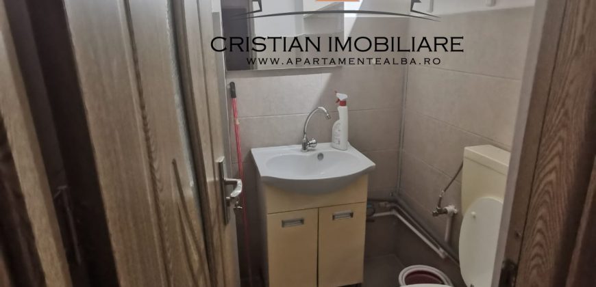 Apartament 3 camere decomandat , etaj 1, finisat, mobilat, utilat, Cetate-Liceul Sportiv!