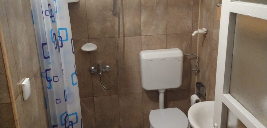 Casa 5 camere, cu garaj de inchiriat pentru echipa de muncitori!