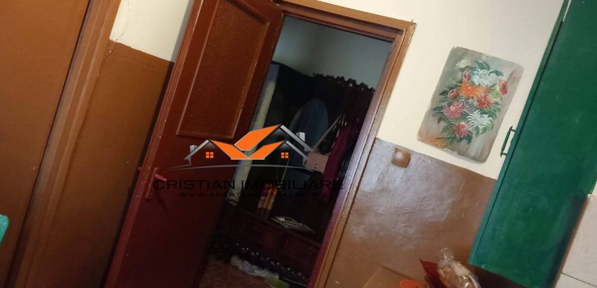 Apartament 2 camere , etaj 3, bloc de caramida, Cetate, zona buna!