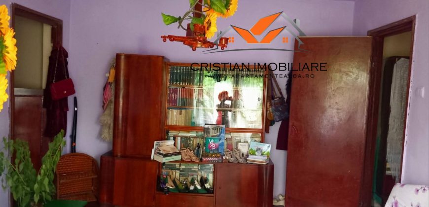 Apartament 2 camere , etaj 3, bloc de caramida, Cetate, zona buna!