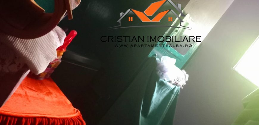 Apartament 2 camere , etaj 3, bloc de caramida, Cetate, zona buna!