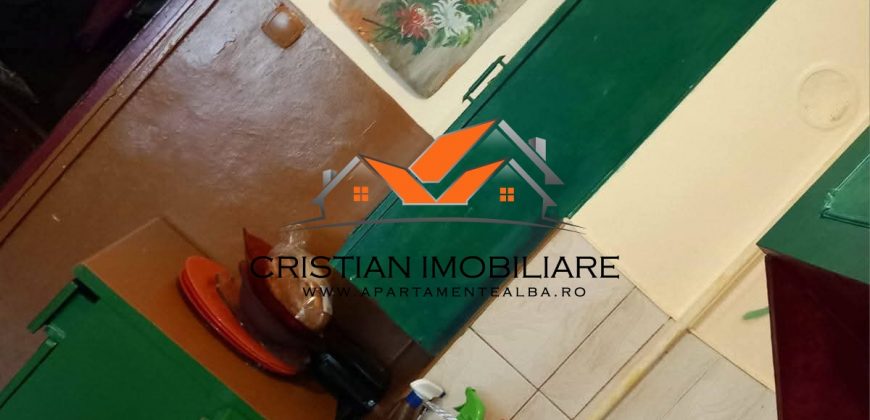 Apartament 2 camere , etaj 3, bloc de caramida, Cetate, zona buna!