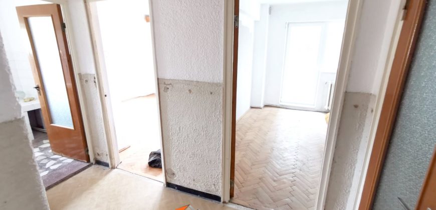 Apartament 3 camere, decomandat, Cetate-Lic. Sportiv!