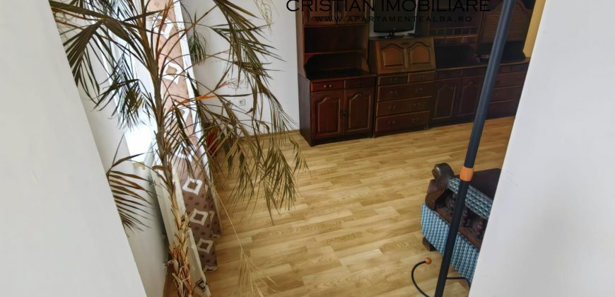 Apartament 2 camere , etaj 3, mobilat, utilat, Cetate !