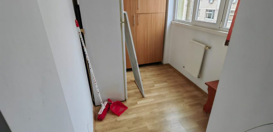 Apartament 2 camere , etaj 3, mobilat, utilat, Cetate !