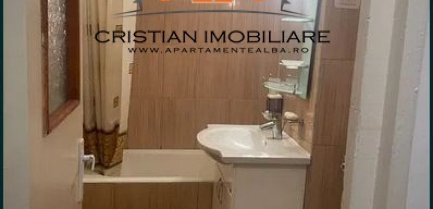 Garsoniera, etaj 1, mobilata, utilata, Cetate!