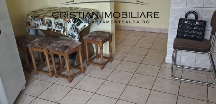 Apartament 3 camere , etaj 2 ,mobilat, utilat, Cetate-Piata!