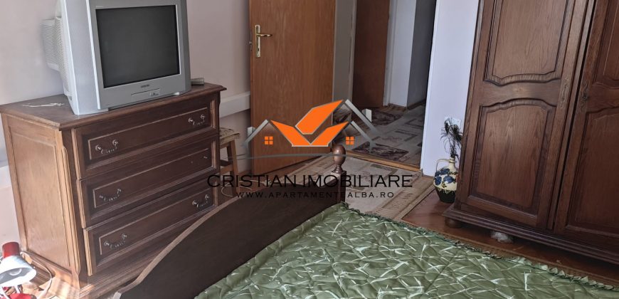 Apartament 3 camere decomandat, etaj 1, mobilat, utilat, zona Centru!