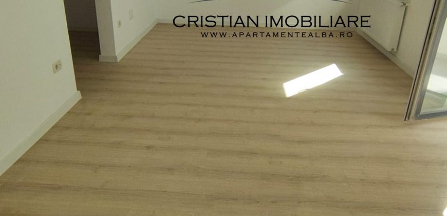 Garsoniera, etaj 1, cu balcon si boxa, bloc nou, Cetate !